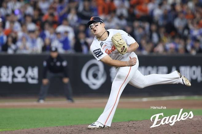 '4사구 18개' 자멸한 마운드…한화, '36년' 만에 불명예 쓰며 삼성에 역전패