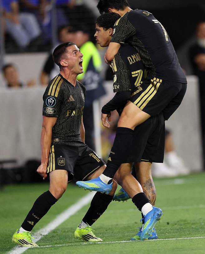 '극단적 수비' 손흥민, 추가 실점 나오면 대위기...LA FC, 크루스 아술에 0-1 밀려(전반 종료)