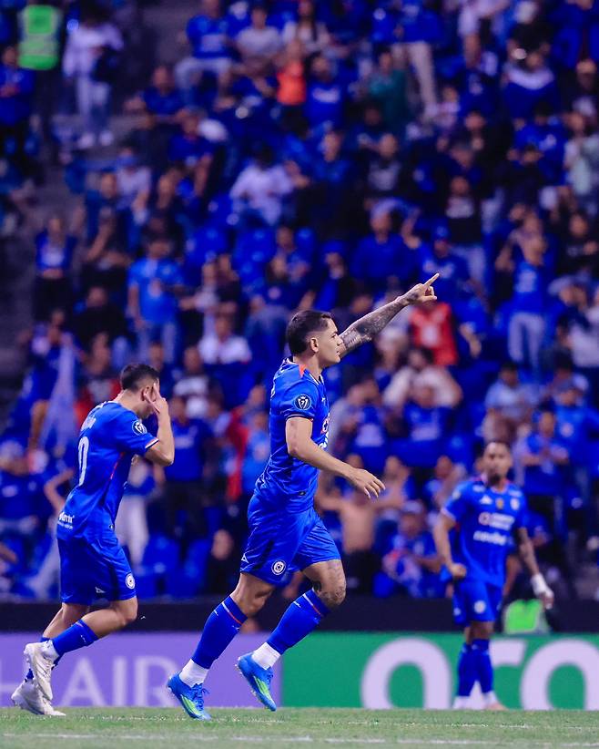 '극단적 수비' 손흥민, 추가 실점 나오면 대위기...LA FC, 크루스 아술에 0-1 밀려(전반 종료)