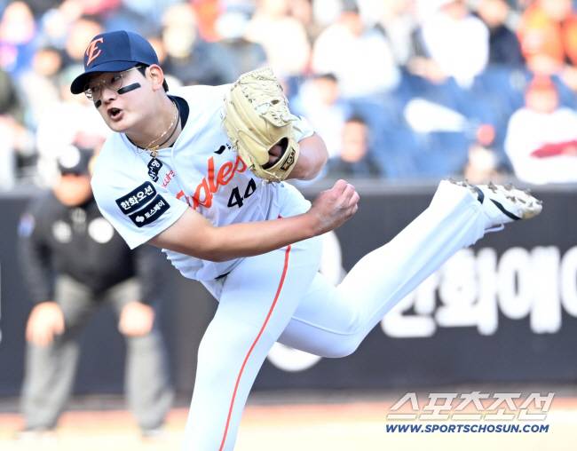 '4사구 新자멸' 이번에는 '1회 선발 전원 출루' 굴욕…한화 마운드 진짜 어쩌나 [대전 현장]