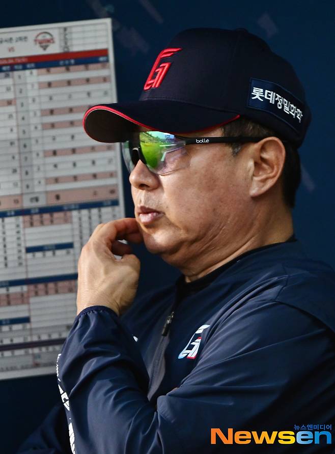 김태형 감독 “김진욱, 최고의 피칭했다..손성빈과 호흡도 칭찬하고 싶어”