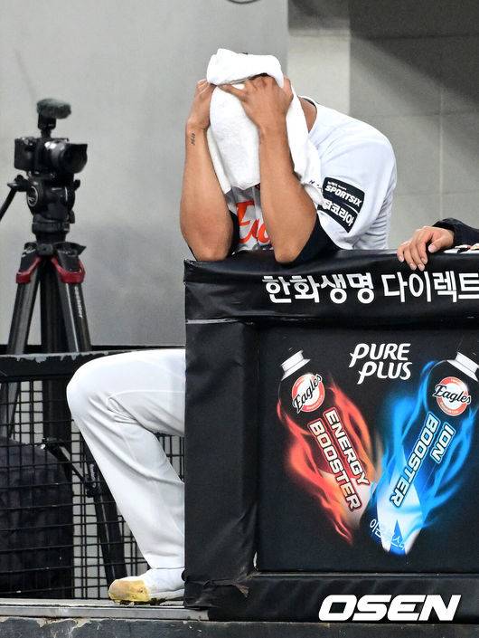 폰세-와이스만큼은 바라지도 않는데…화이트는 부상, 에르난데스는 ERA 9.98, 한화 외인 시작부터 속 탄다