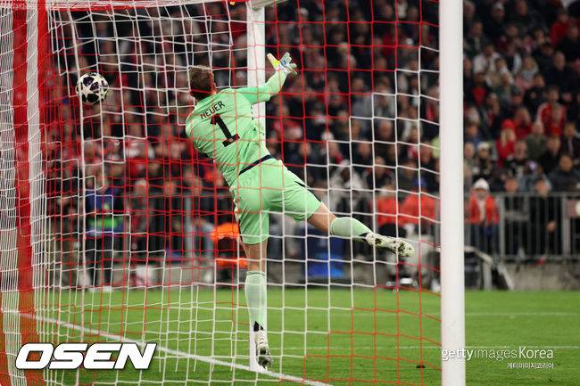 '7골 난타전' 바이에른, 레알에 4-3 승리→합산 스코어 6-4로 UCL 4강 진출...'카마빙가 퇴장+김민재 결장'