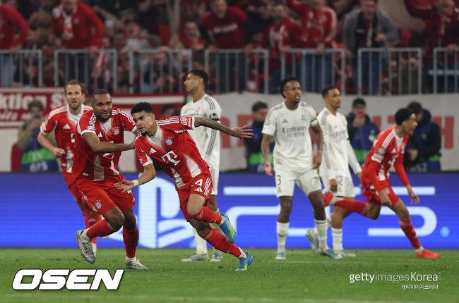 '7골 난타전' 바이에른, 레알에 4-3 승리→합산 스코어 6-4로 UCL 4강 진출...'카마빙가 퇴장+김민재 결장'