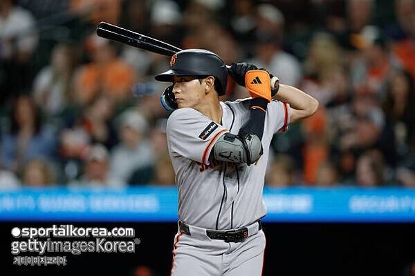 '멀티히트+호수비' 만점 활약 이정후, 2G 연속 안타→2할 사수 나선다...CIN전 6번 타자-우익수 선발 출전