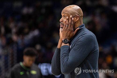 '감독 경질 안 하면 팀 떠날래!' 팀 분위기 엉망... 올랜도가 부진한 이유가 있었다