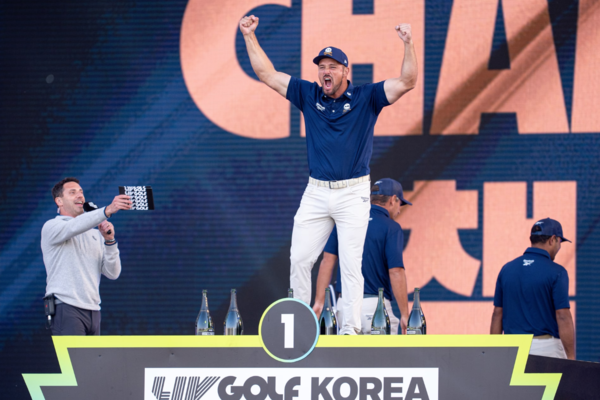 사우디 자본 철수? '천문학적 적자' LIV 골프, 창설 이래 최대 위기...CEO는