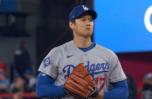 당분간 타자 오타니 못 봅니다...'사구 여파' 오타니 선발 라인업 제외, 투수로만 등판한다