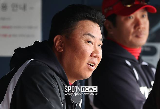 ‘더 뉴 이범호’ 탄생인가… 우승 감독→8위 추락 폭격 쑥대밭, 감독이 가장 독기 품었나