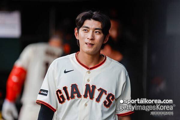 '타율 0.213·OPS 0.636' 심각한 부진 겪는 이정후, 이제 수비 부담까지 안아야 하나? 중견수 베이더 부상...우익수에서 중견수로 옮길 가능성 ↑