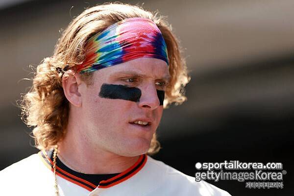 '타율 0.213·OPS 0.636' 심각한 부진 겪는 이정후, 이제 수비 부담까지 안아야 하나? 중견수 베이더 부상...우익수에서 중견수로 옮길 가능성 ↑