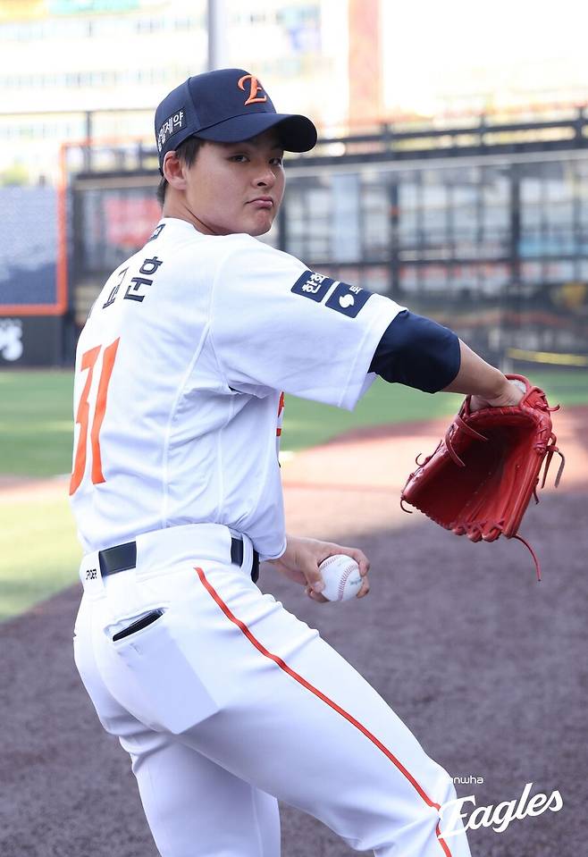 한화 50억 유격수 왜 선발 라인업 빠졌나…트레이드 영입 150km 좌완 1군 등록