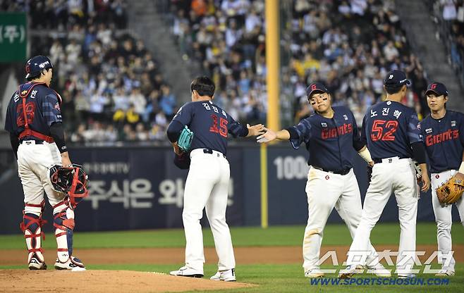 '와, 이게 된다고?' 14⅔이닝 1실점 '사직 스쿠발·랄리' 떴다…동갑내기 배터리 퍼펙트 호흡→