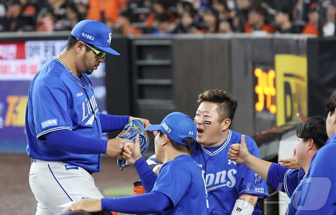 '단독 1위 못 잃어' 후라도 7이닝 1실점 삭제, '실책-실책-실책' 한화 꺾고 6연승 [대전 현장리뷰]