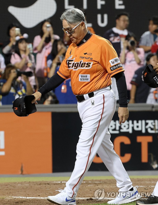 투수는 볼질, 수비는 실책 남발, 이젠 타선도 침묵… 총체적 난국 빠진 한화