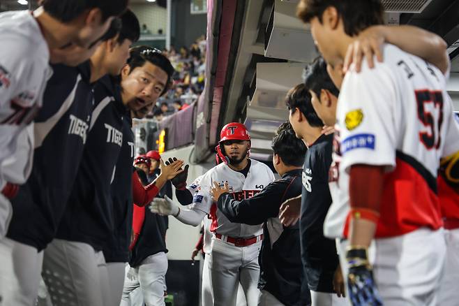 '광란의 7연승!' KIA 또 이겼다…카스트로 결승포+홍민규 이적 첫승[광주 리뷰]