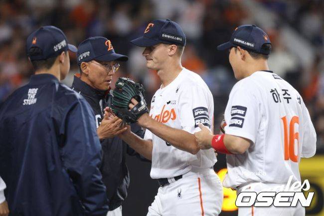 쿠싱 마무리로 쓴다더니? 외인 투수가 5점 차 열세에 등판하다니 [오!쎈 대전]