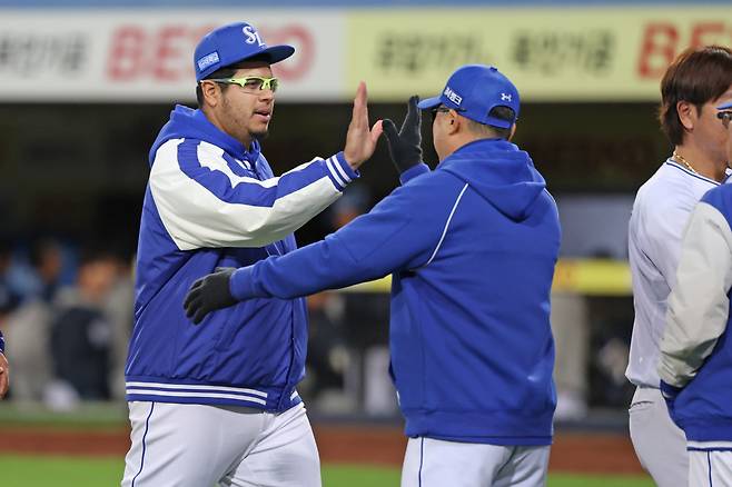 '초강력' 한화 타선도 초토화, 사상 첫 전 경기 QS도전, 삼성은 복도 많지...넝쿨째 굴러온 외인의 압도적 꾸준함