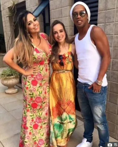 '침대 위 외계인' 호나우지뉴, 중혼설 해명...