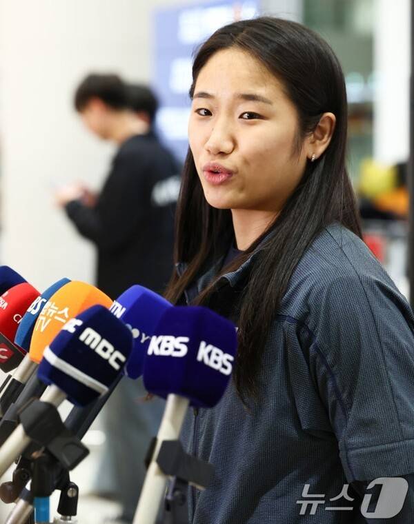 안세영 '그 손가락 제스처는 뭐야?' 왕즈이 격파 후 '1 세리머니'에 궁금증 폭발...中