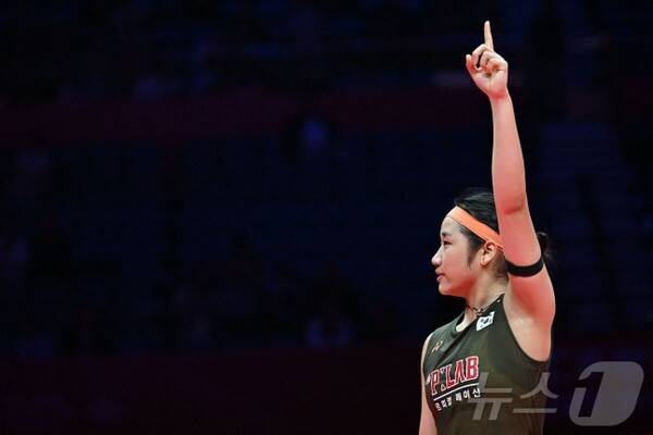 안세영 '그 손가락 제스처는 뭐야?' 왕즈이 격파 후 '1 세리머니'에 궁금증 폭발...中