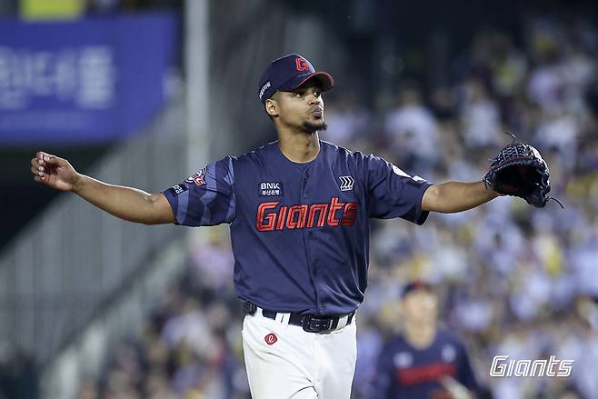 키움엔 에이스 모드, LG엔 평범…롯데에 물음표 남긴 로드리게스의 기복
