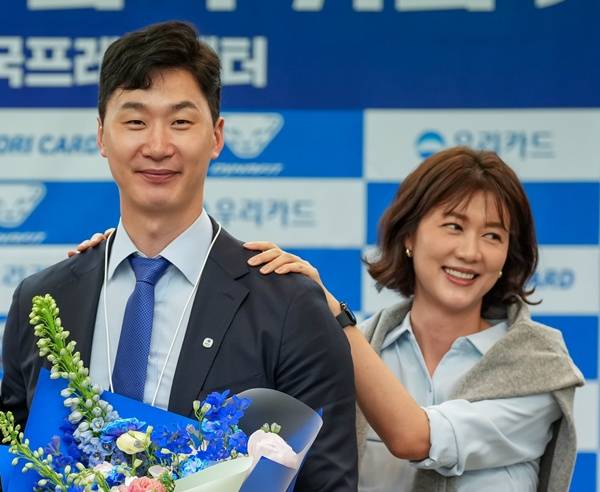 '명장 신치용 딸'은 다르네… 박철우 감독이 밝힌 아내 신혜인과의 일화