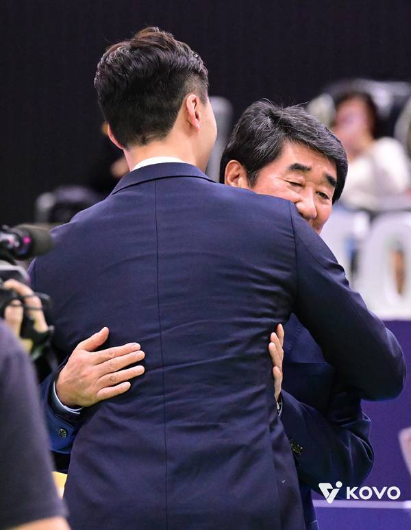 '명장 신치용 딸'은 다르네… 박철우 감독이 밝힌 아내 신혜인과의 일화