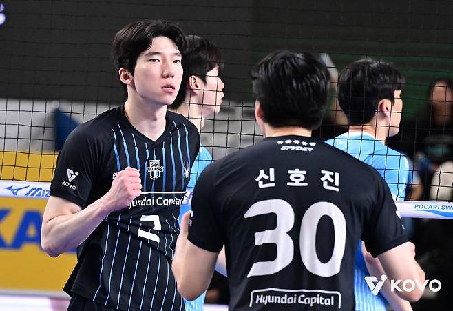 남자배구 FA 최대어 허수봉 거취는…현대캐피탈 '잔류'에 무게