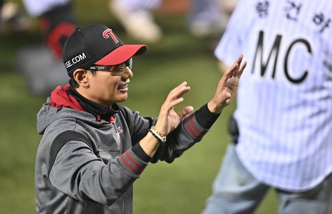 공포의 2군행? LG 어쩐지 잘 던진다 했다…“볼넷 주기만 해봐라” 염경엽의 엄포