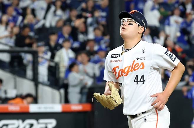 공포의 2군행? LG 어쩐지 잘 던진다 했다…“볼넷 주기만 해봐라” 염경엽의 엄포