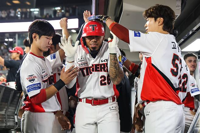 ‘후련한 한 방’ 카스트로, 마음껏 기뻐해도 되는데…“모두 잘해서 승리” 동료들 앞세웠다 [SS스타]