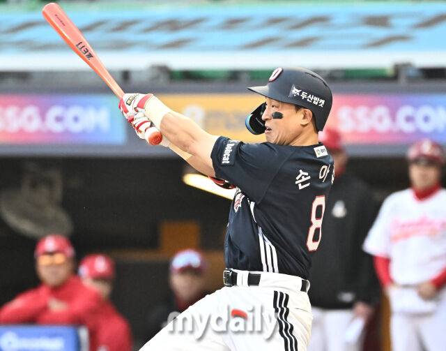 '손아섭과 트레이드' 이교훈 첫 등판 어땠나…2실점 비자책은 아쉬움→홈런왕 삼진 잡은 '결정구' 돋보이네 [MD대전]