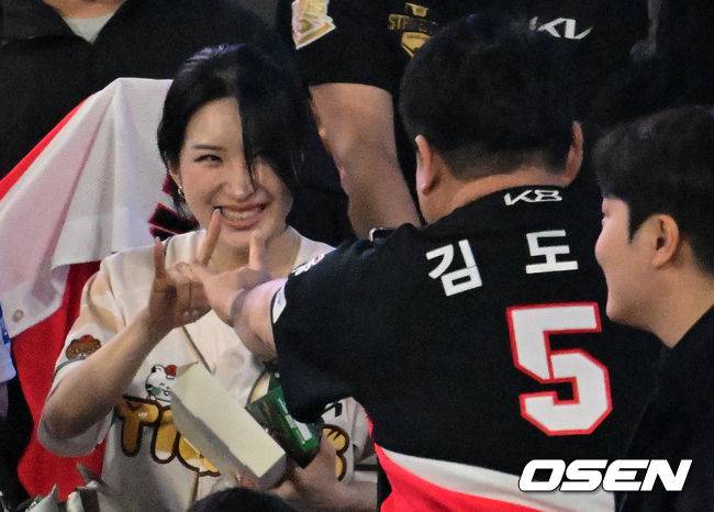 김도영 열혈팬 '람보르길리', 금빛 기운 담아 승리요정 등극[지형준의 Behind]