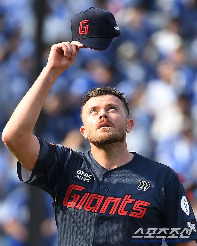 정훈 은퇴식, 빗방울에 가로막히나? → '6연패' 한화 만난 롯데, 먹구름 가득한 사직…경기 열릴 수 있을까 [부산현장]