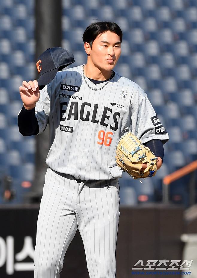 정훈 은퇴식, 만약 우천 취소되면 어떻게?…'6연패' 한화 만난 롯데 → 먹구름 가득한 사직 [부산현장]