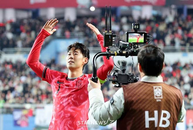 '스코어까지 나왔다' 한국, 월드컵 1승 2무 '32강 전망'... 日은 8강 예측까지