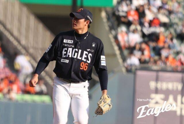 ‘강백호 선발 제외’ 위기의 한화, 롯데전 라인업 공개…오재원 RF 선발, 김태연 3B 선발 [MD부산]