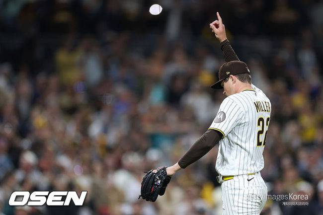 30명 중 23명이 삼진, 공을 건드릴 수도 없다…30⅔이닝 연속 무실점 특급 마무리, 120년 만에 대기록