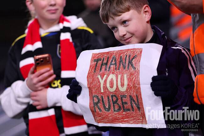 英 BBC 보도 떴다…‘맨체스터 UTD 역사상 최악의 감독’ 아모림, 경질 세 달째 침묵→ “공개 입장 밝힐 계획 없다”