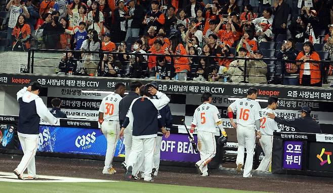 비디오판독 패싱→패패패패패패→강백호 제외 예정이었는데…한화에겐 너무나 달콤한 비