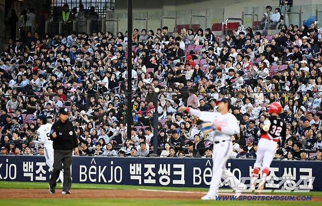 '야구 인기 이렇게 뜨겁나' 금요일밤 잠실구장 매진! 2만3750석 솔드아웃