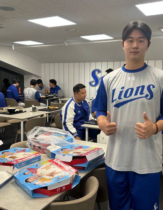 홈런 맞고도 씩 웃은 겁없는 신인, 데뷔 첫 승 턱으로 피자 28판 통크게 쐈다 [오!쎈 대구]