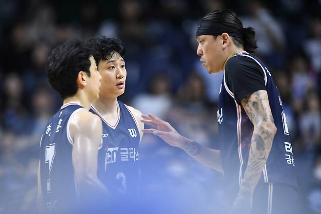 [KBL 6강 PO 플레이어] 인터뷰장을 초토화 시킨 ‘3차전 MVP’ 최준용의 폭탄 발언, “정규리그는 죄송한데...”