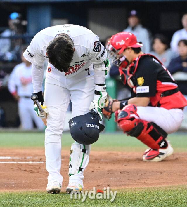 박찬호는 KIA 팬들에게 90도 인사했고, 손아섭은 두산 팬들에게 환호를 받았다…특명, 곰 방망이 살려라[MD잠실]