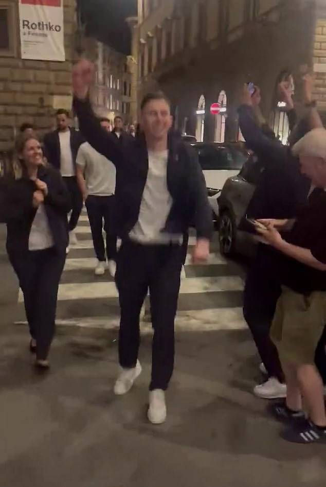 13위 크리스털 팰리스 '광란의 파티'…강등권 토트넘, 눈물 쏟는다→