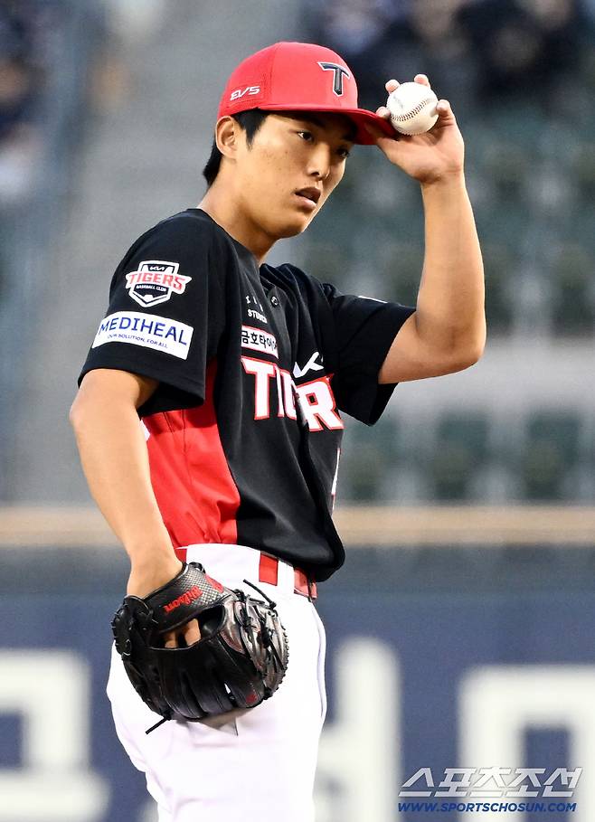 '평균자책점 11점대 투수 맞아?' 156km 강속구, 이의리가 완전히 달라졌다 [잠실 현장]