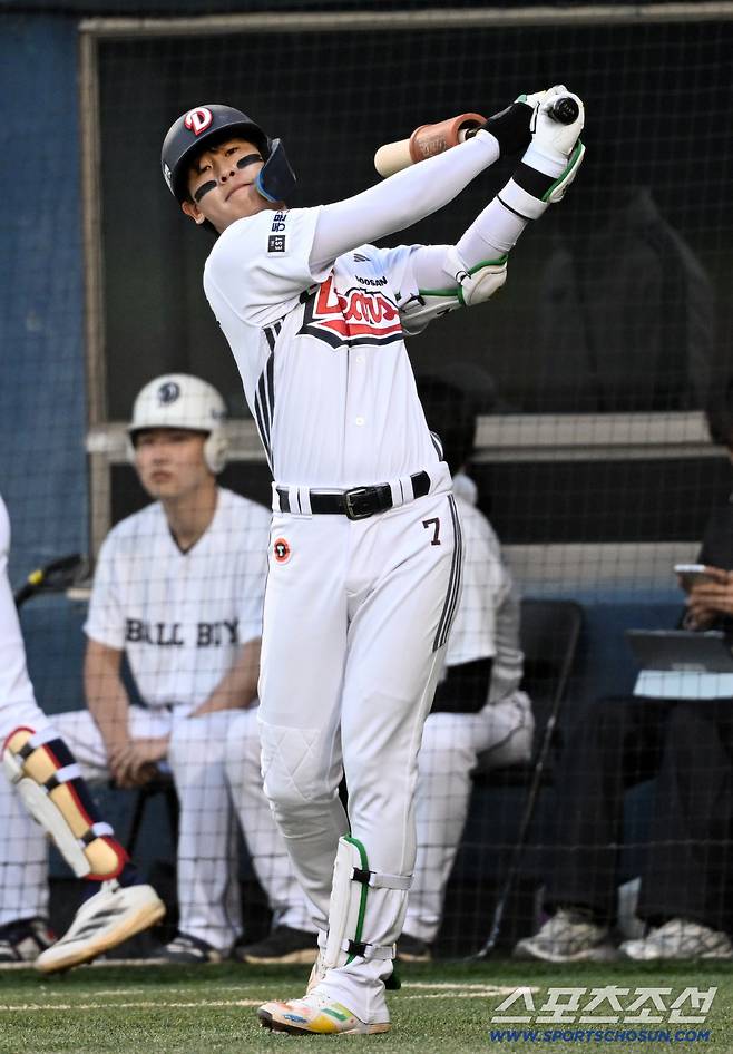 '헬멧 벗고 세 번 고개 숙였다' 12년 친정팬 향한 박찬호의 진심 [잠실 현장]