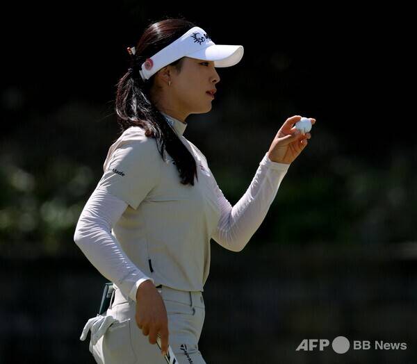 '9홀 29타' 앞세운 윤이나, LA 챔피언십 2R서 선두 경쟁 [LPGA]