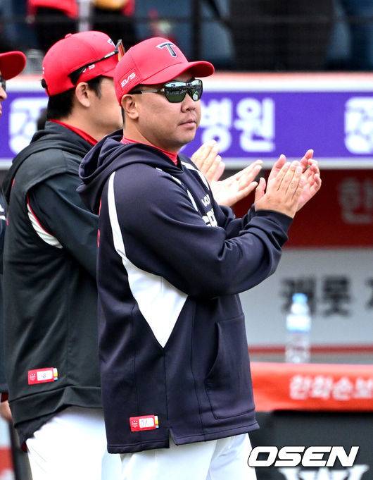 ‘불펜 붕괴’ 한화 김범수-이태양 왜 내보냈나…KIA는 축제 분위기→꽃감독 꽃미소 “범수-태양, 기분을 업 시킨다”